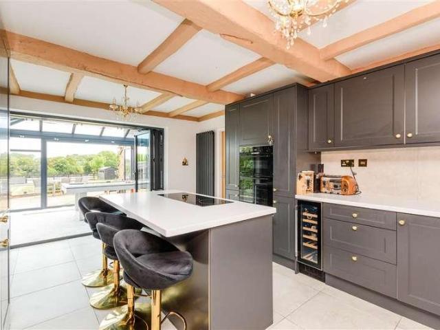 5 bed house for sale