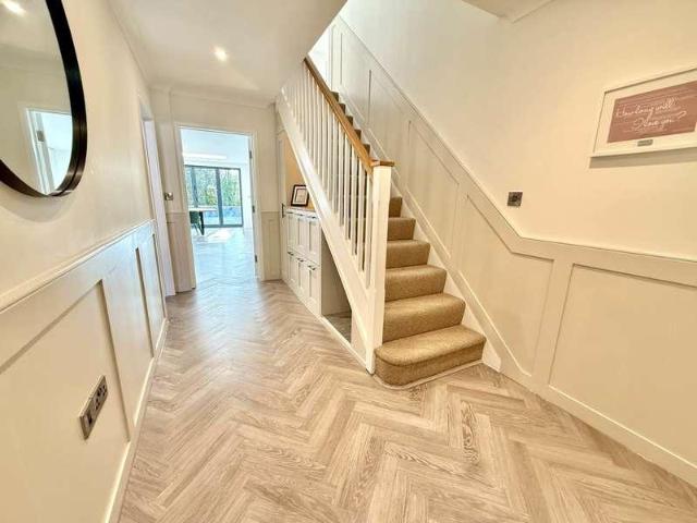 5 bed house for sale