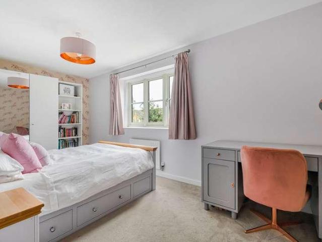 5 bed house for sale