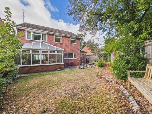 5 bed house for sale