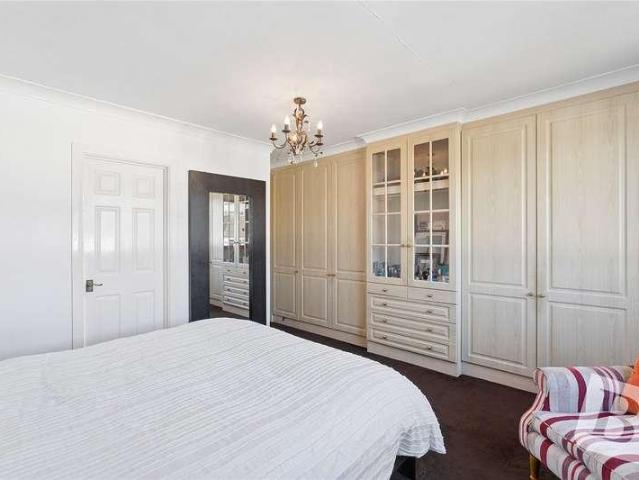5 bed house for sale
