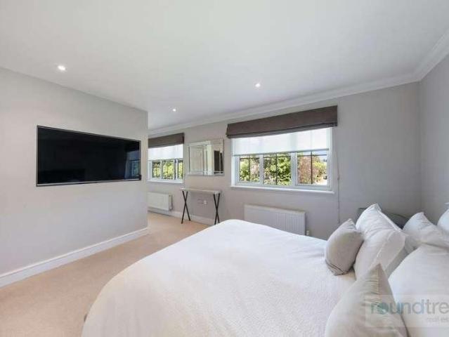 5 bed house for sale