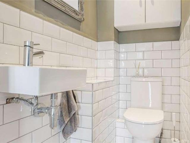 5 bed house for sale