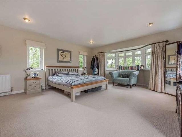 5 bed house for sale