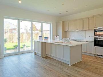 5 bed house for sale