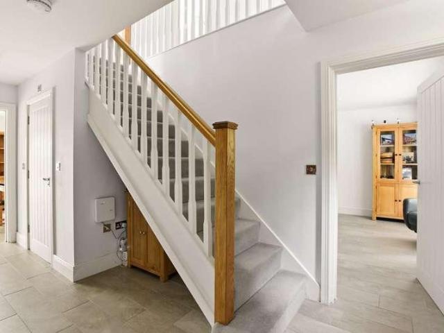 5 bed house for sale