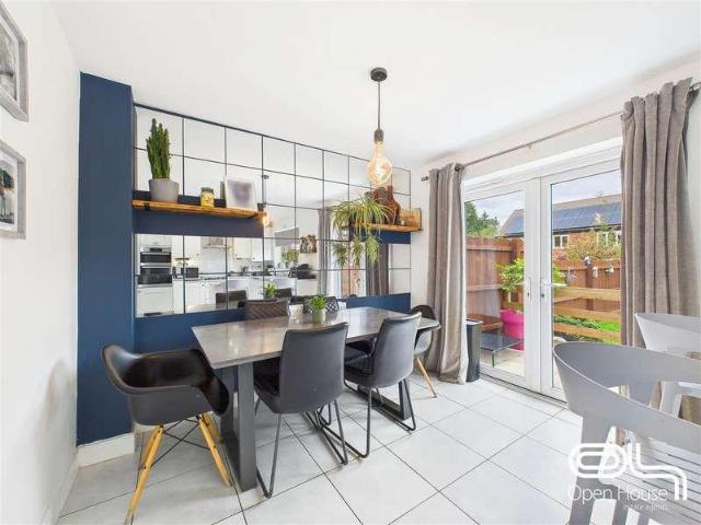5 bed house for sale