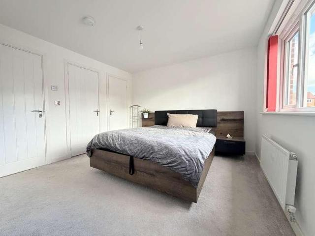 5 bed house for sale