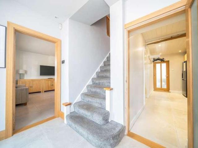 5 bed house for sale