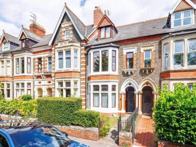 5 bed house for sale
