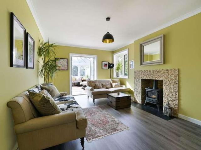 5 bed house for sale