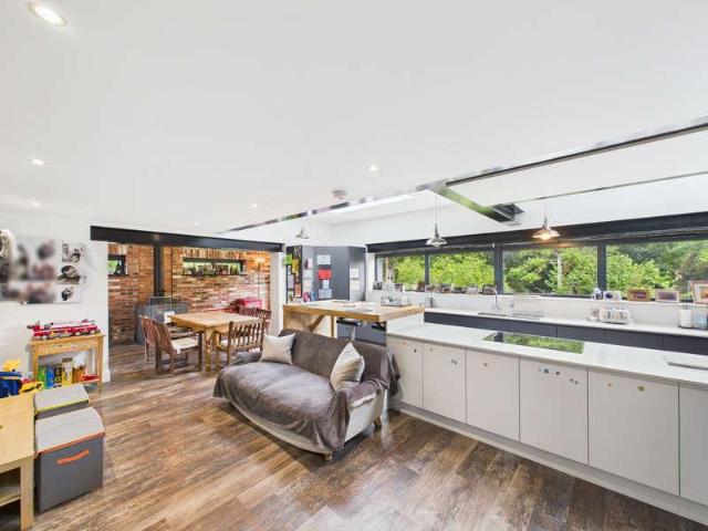 5 bed house for sale