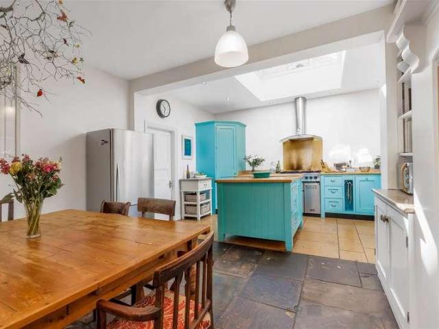 5 bed house for sale