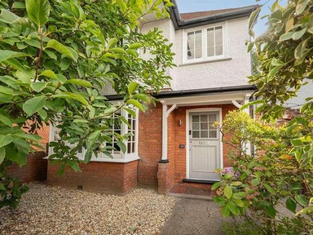5 bed house for sale