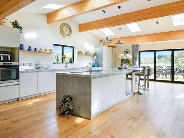 5 bed house for sale
