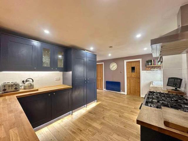 5 bed house for sale