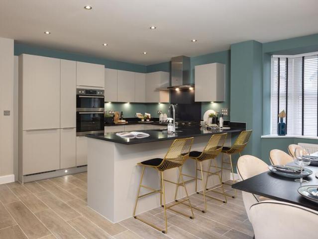 5 bed house for sale