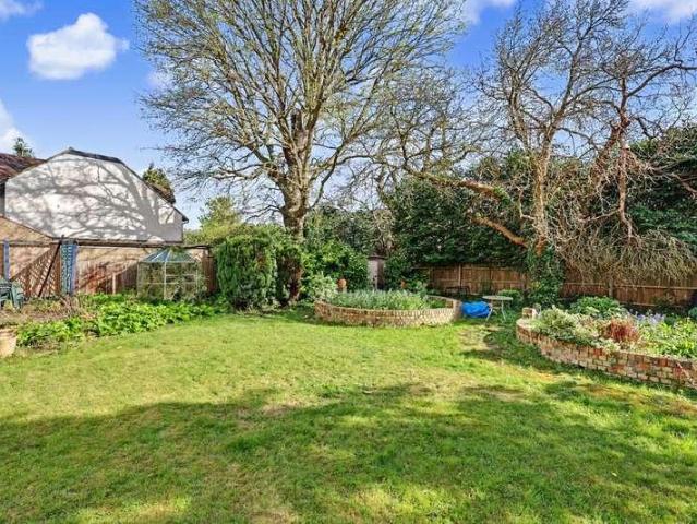 5 bed house for sale