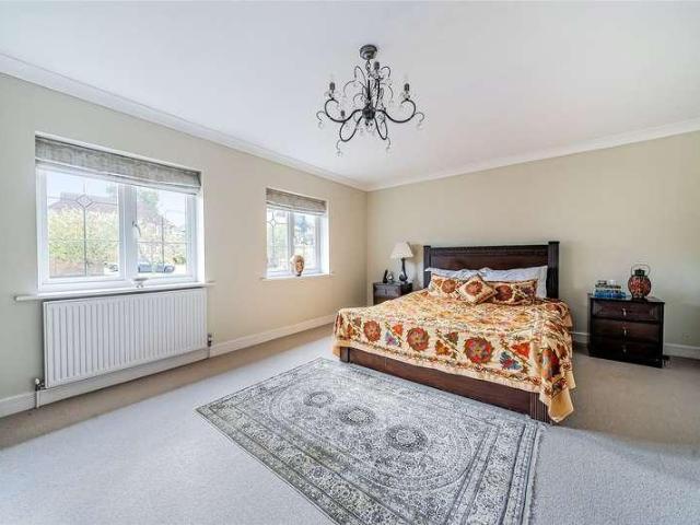 5 bed house for sale
