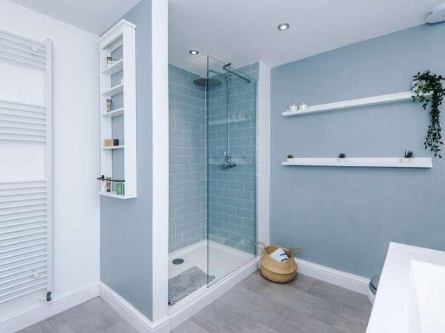 5 bed house for sale
