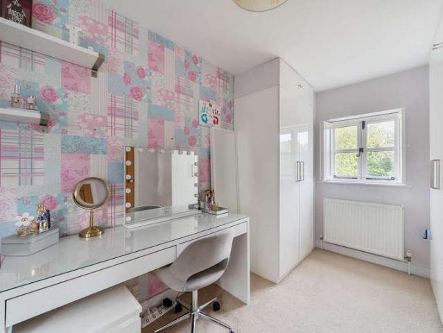 5 bed house for sale