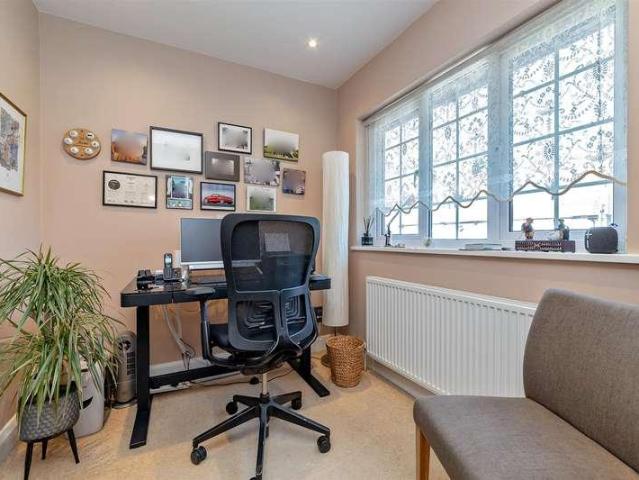 5 bed house for sale