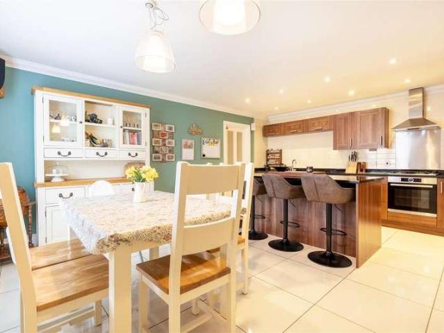 5 bed house for sale