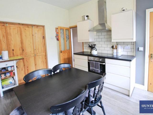 5 bed house for sale