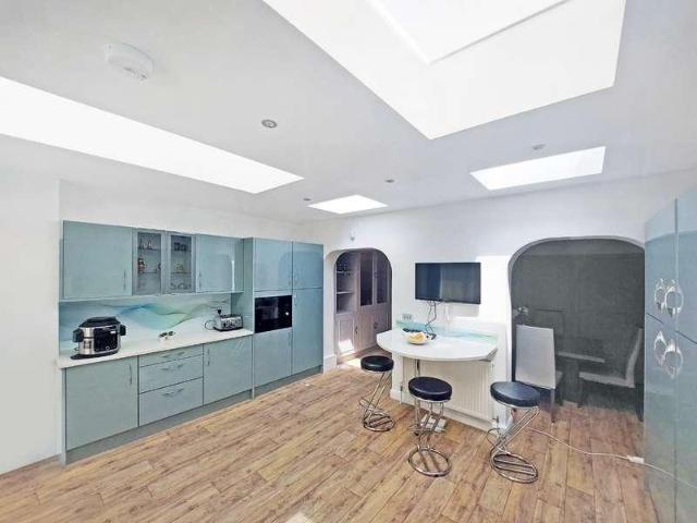 5 bed house for sale