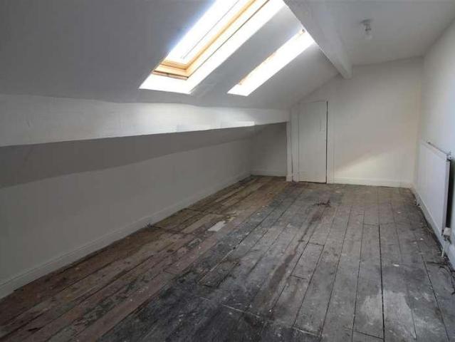 5 bed house for sale