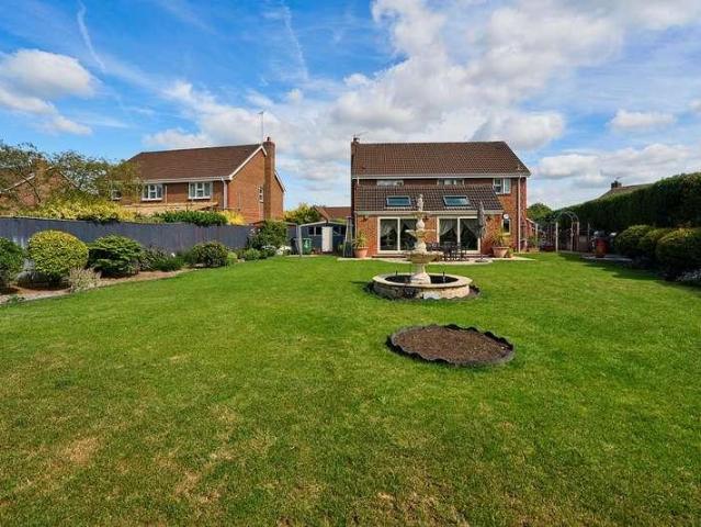 5 bed house for sale