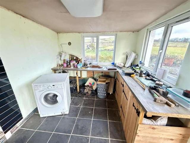5 bed house for sale