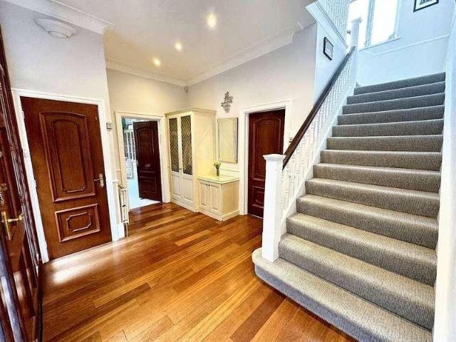5 bed house for sale