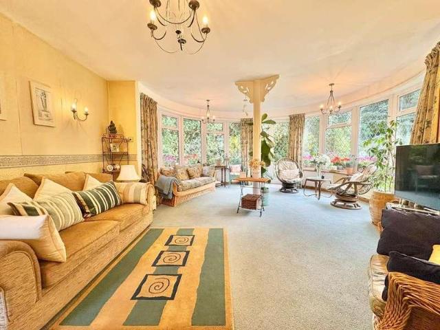 5 bed house for sale