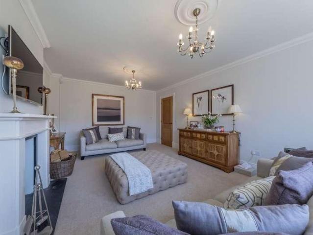 5 bed house for sale