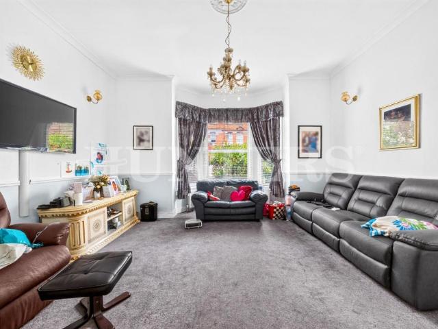 5 bed house for sale