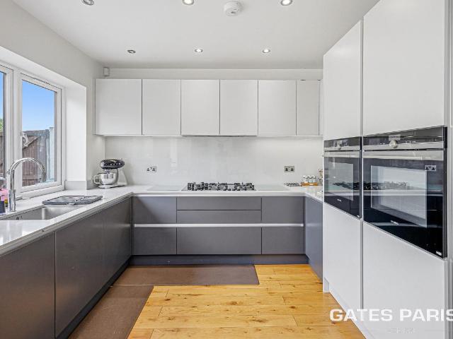 5 bed house for sale