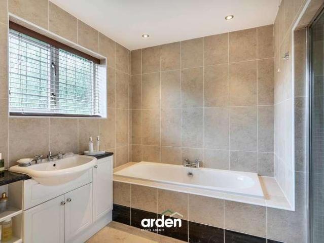 5 bed house for sale