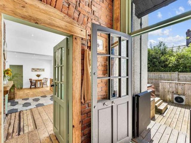 5 bed house for sale