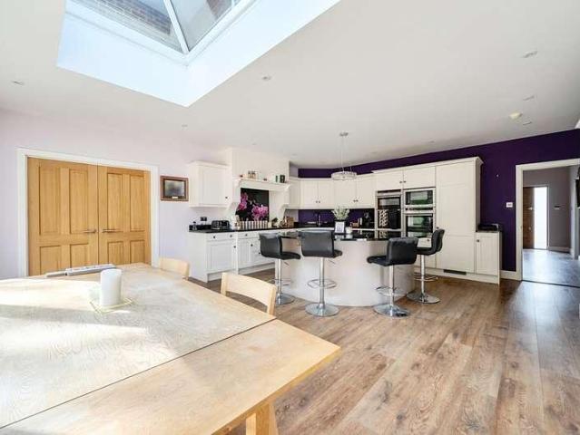 5 bed house for sale