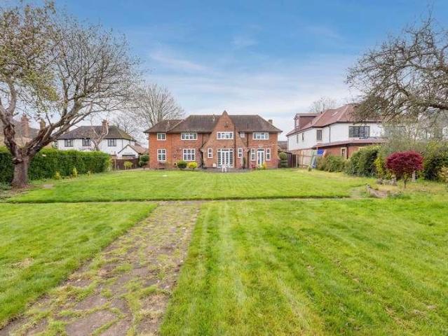 5 bed house for sale