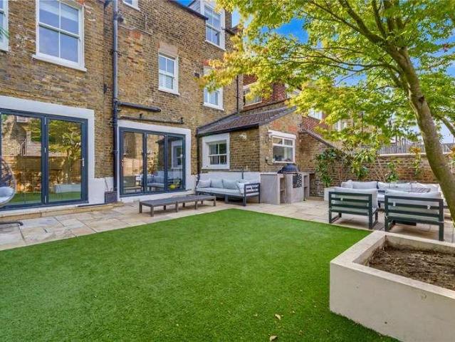 5 bed house for sale