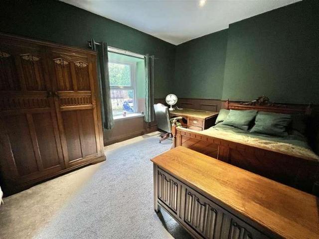 5 bed house for sale