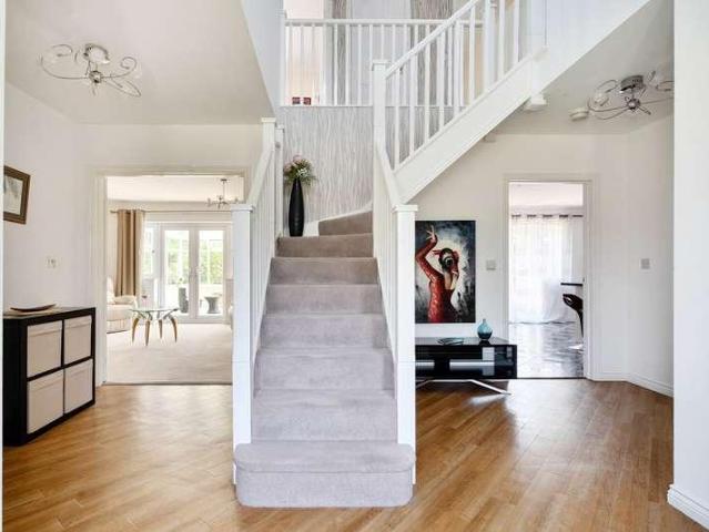 5 bed house for sale