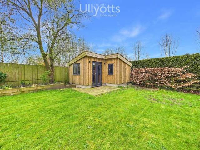 5 bed house for sale
