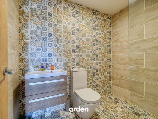 5 bed house for sale