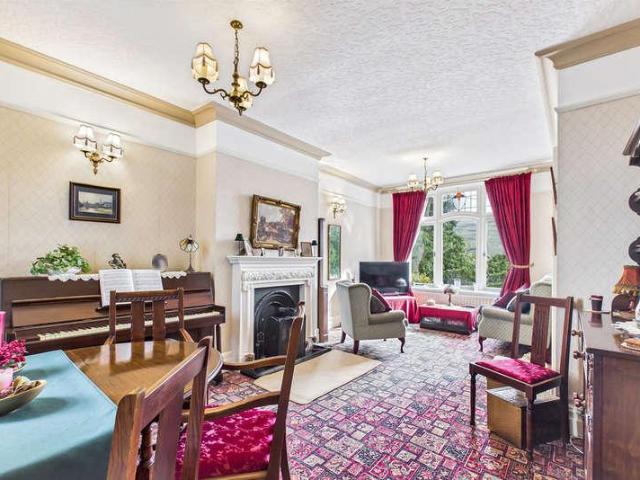 5 bed house for sale