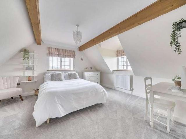 5 bed house for sale