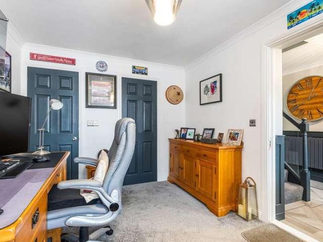 5 bed house for sale