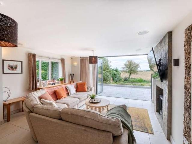 5 bed house for sale